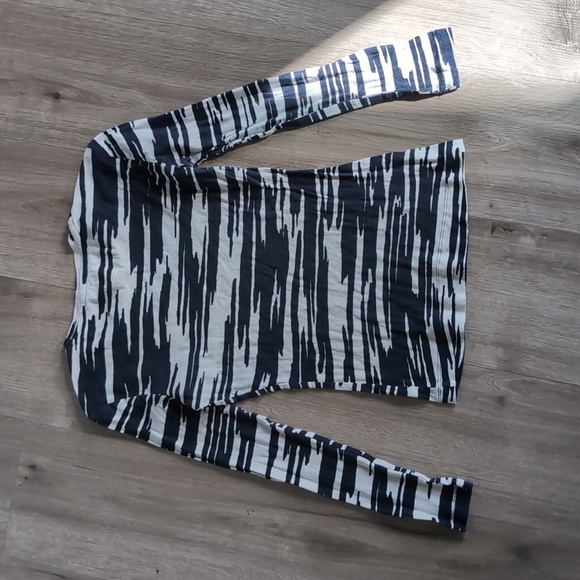 Tory Burch Striped Black and White Women's Top - Picture 3 of 3